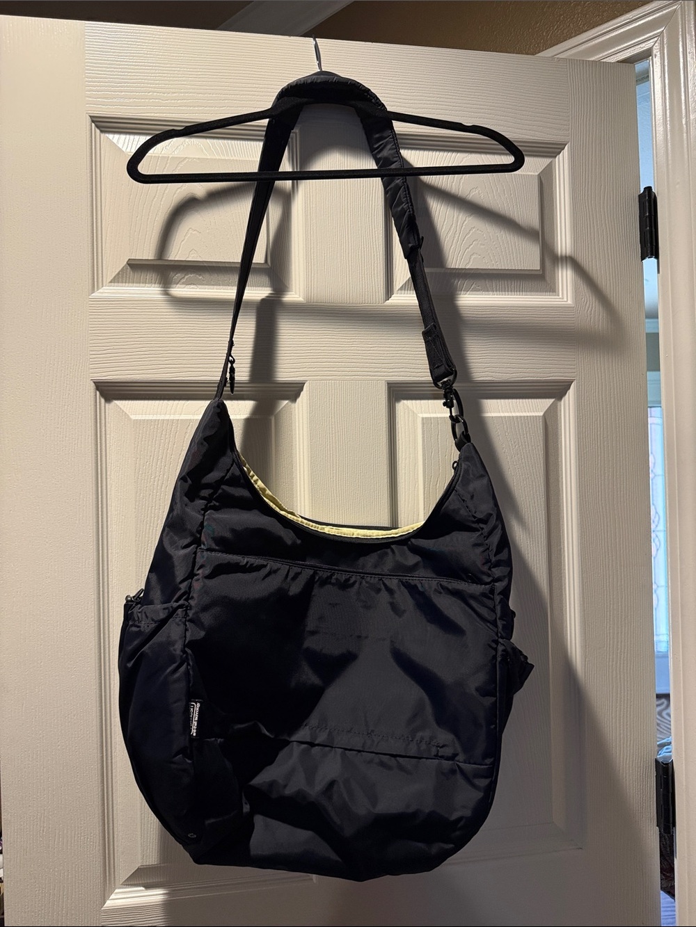 PacSafe Anti Theft Messenger Crossbody. Like New.